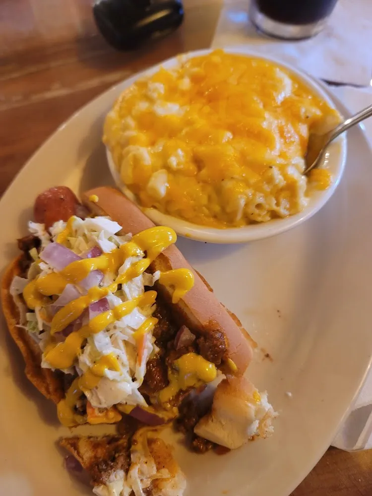 Slaw Dog with Mac and Cheese
